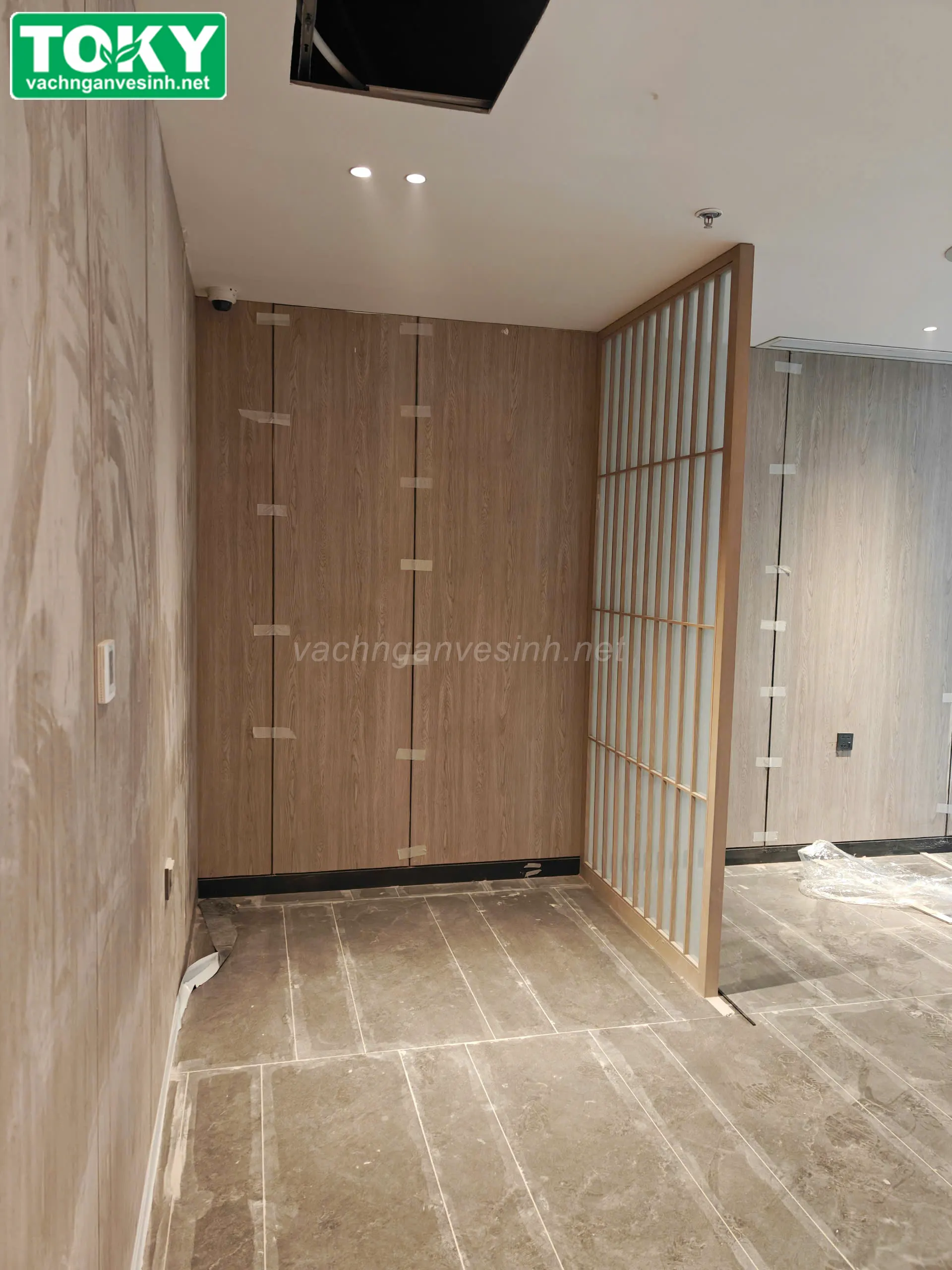 Thi công vách ngăn vệ sinh Laminate cốt MDF cao cấp cho khách sạn Marriott