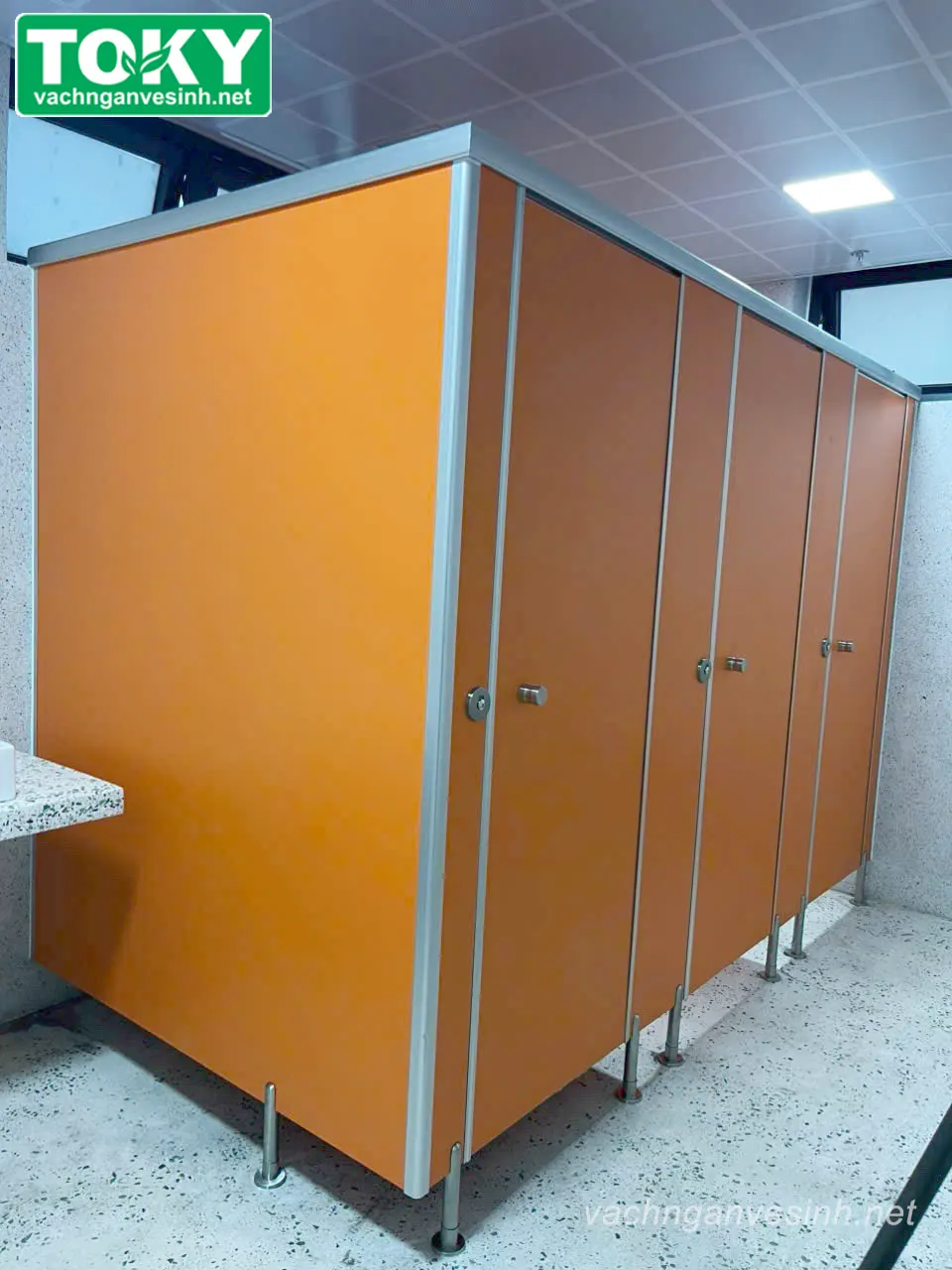 Cung cấp và thi công vách ngăn vệ sinh Compact Phường Kim Liên - Ô Chợ Dừa