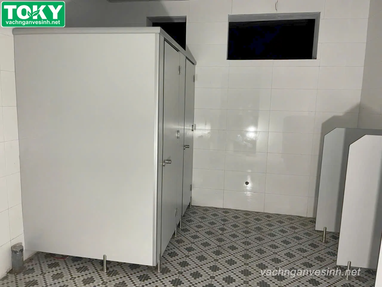 Cung cấp và thi công vách ngăn vệ sinh Compact Phường Kim Liên - Ô Chợ Dừa