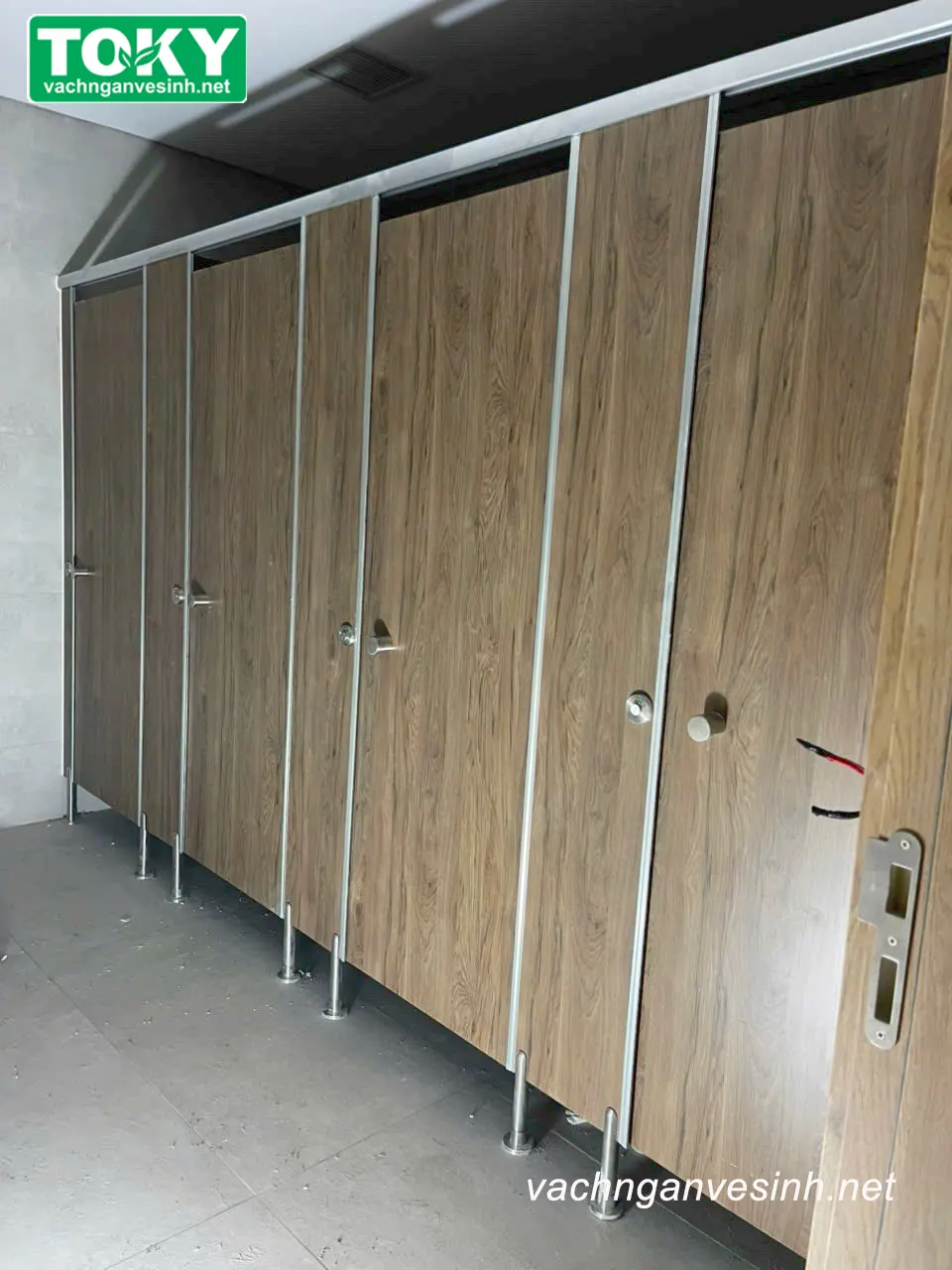 Giải pháp thi công vách ngăn vệ sinh compact Phường Ba Đình tiết kiệm
