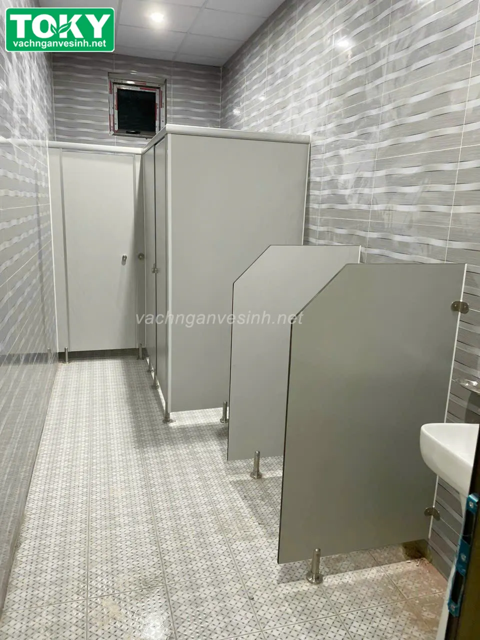 Giải pháp vách ngăn vệ sinh Compact cho phường Láng – Từ Chuyên gia TOKY