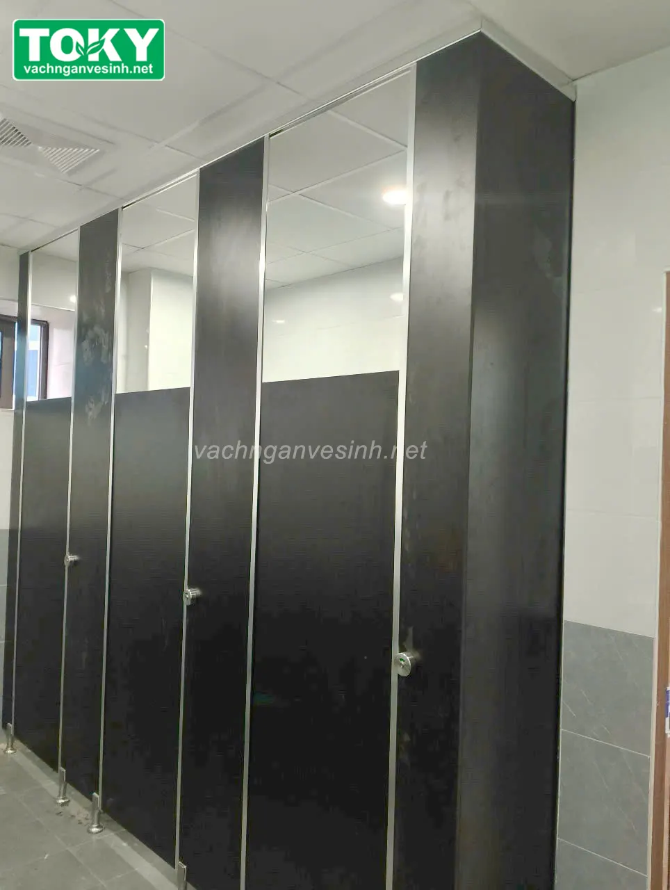 Giải pháp vách ngăn vệ sinh Compact cho phường Láng – Từ Chuyên gia TOKY