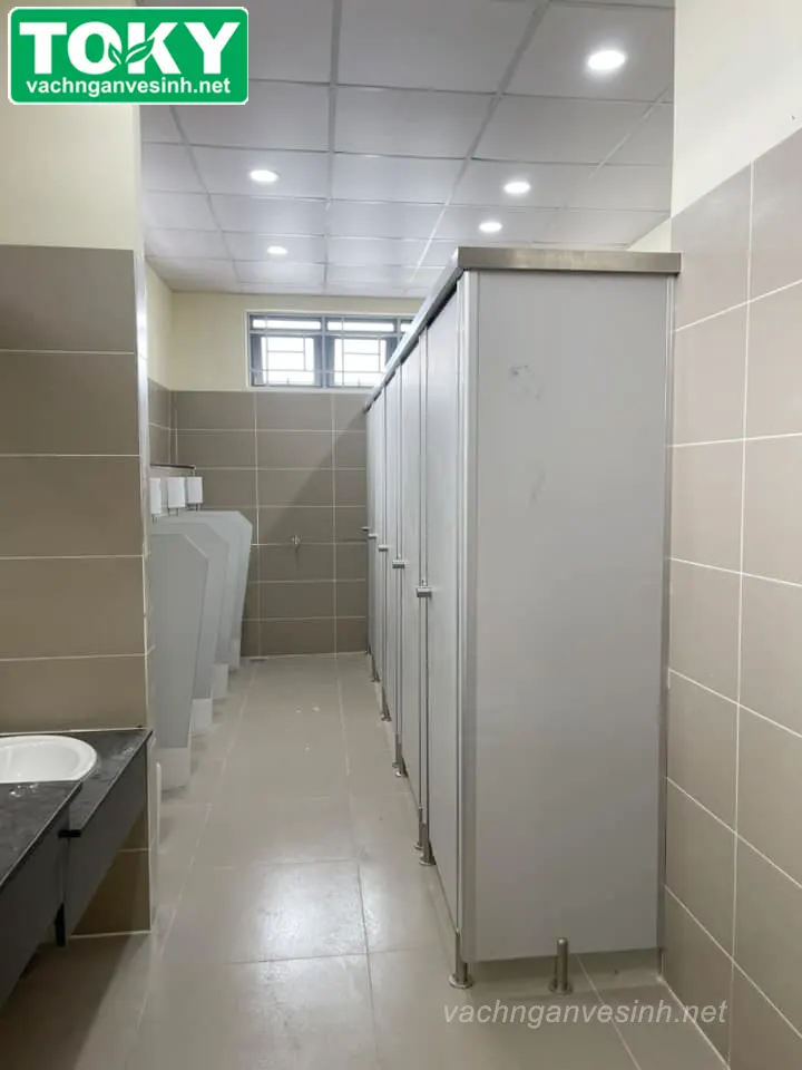 Mẫu vách ngăn vệ sinh compact cho không gian hẹp - tối ưu diện tích