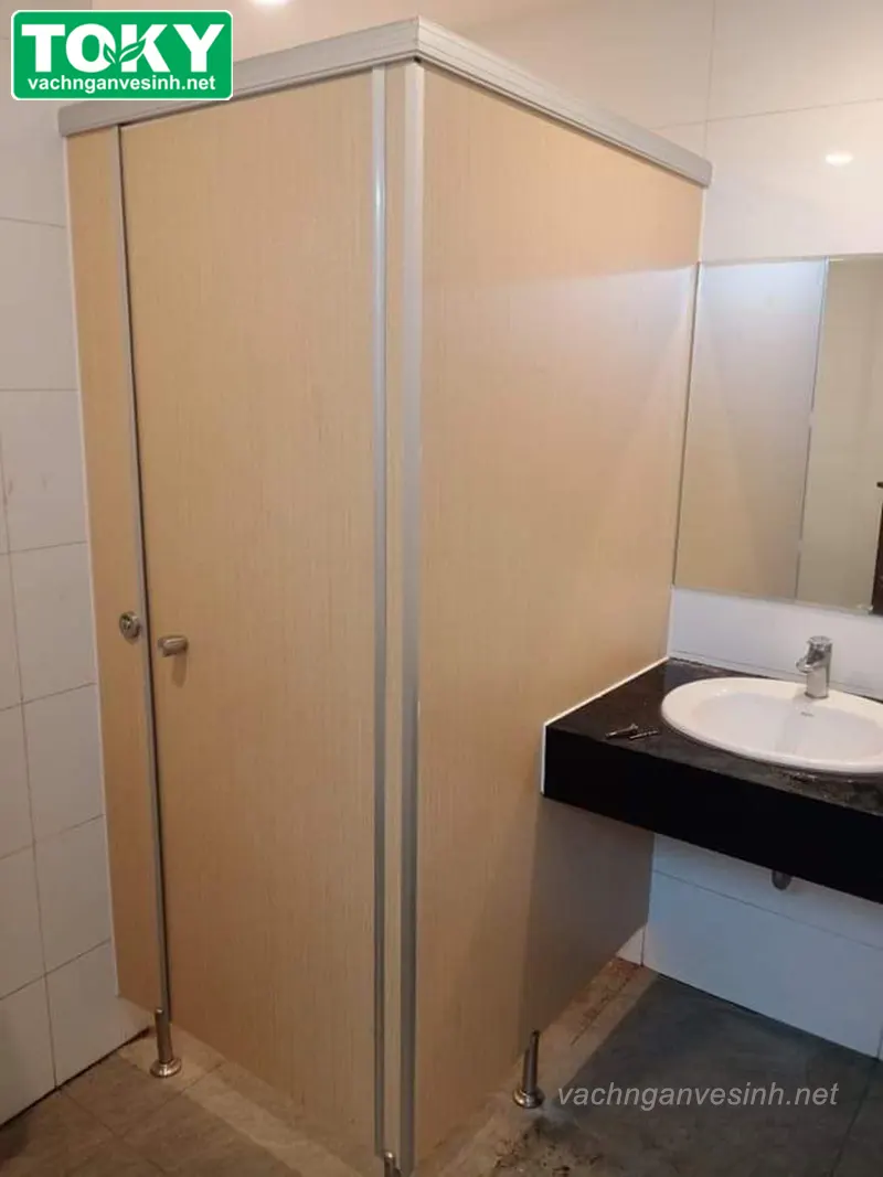 Mẫu vách ngăn vệ sinh compact cho không gian hẹp - tối ưu diện tích