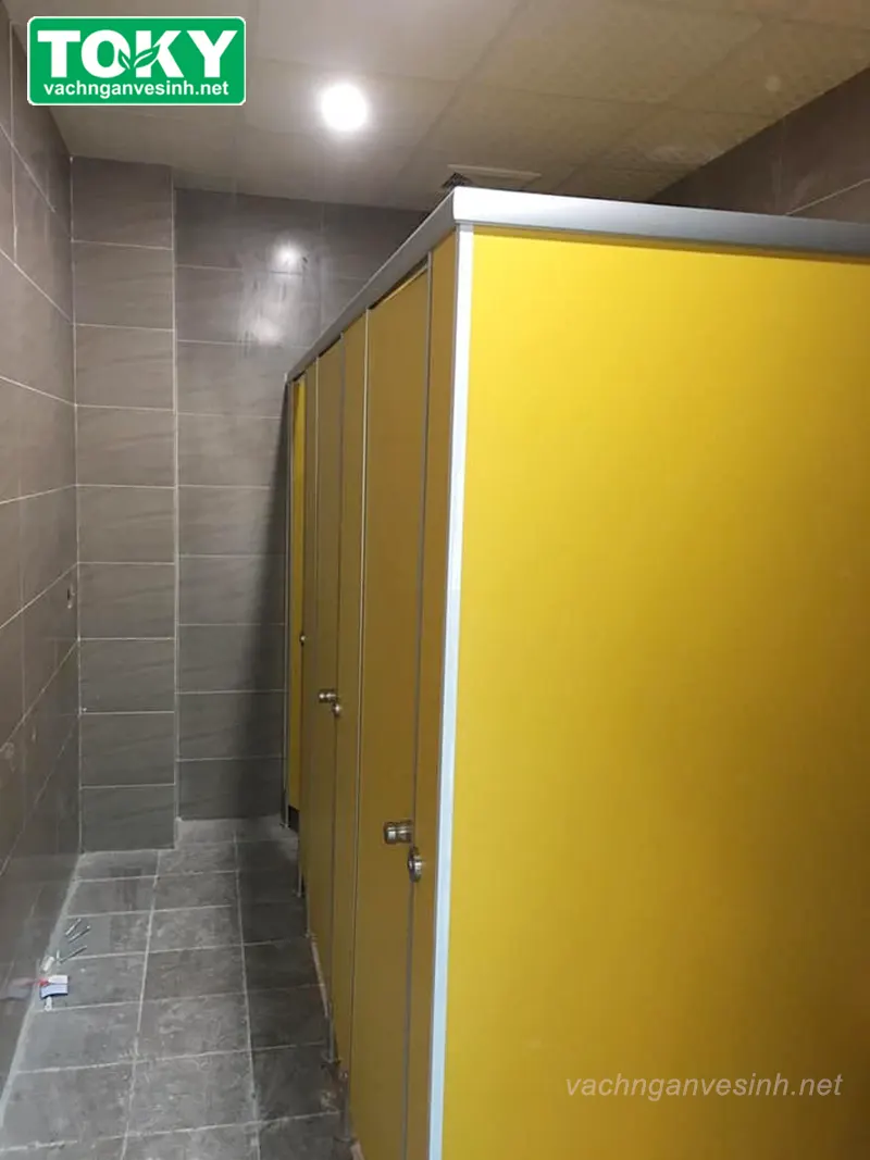 Mẫu vách ngăn vệ sinh compact cho không gian hẹp - tối ưu diện tích