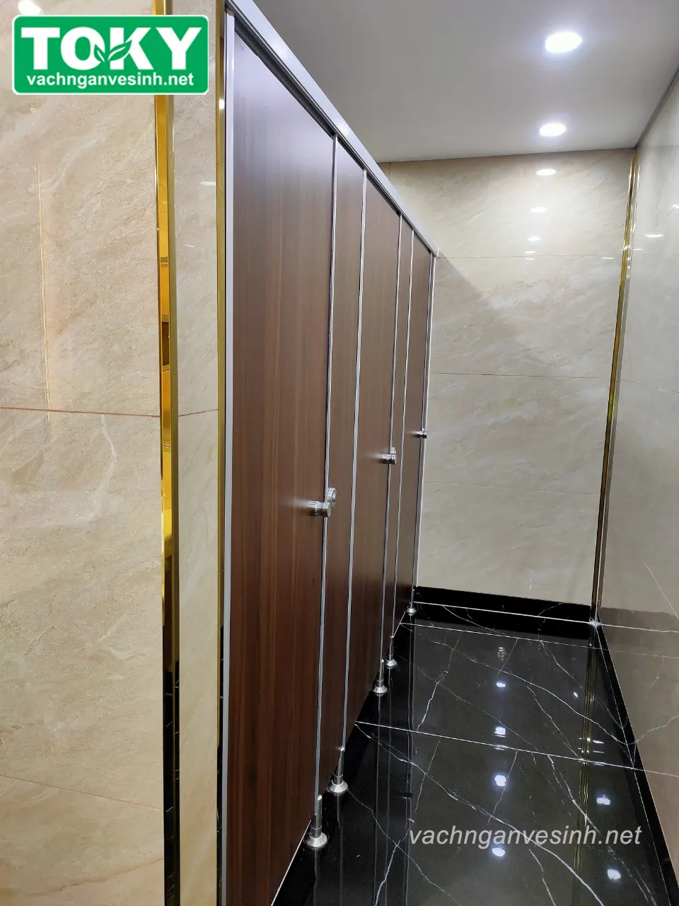 Mẫu vách ngăn vệ sinh compact cho không gian hẹp - tối ưu diện tích