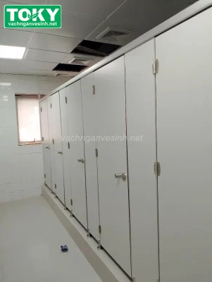 Thầu thi công vách ngăn vệ sinh Compact cho Phường Văn Miếu - Quốc Tử Giám