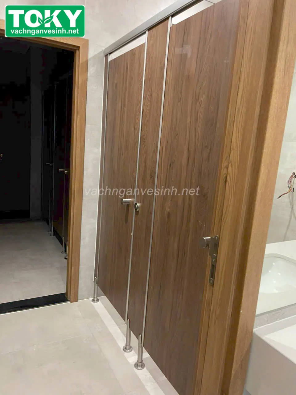 Thầu thi công vách ngăn vệ sinh Compact cho Phường Văn Miếu - Quốc Tử Giám