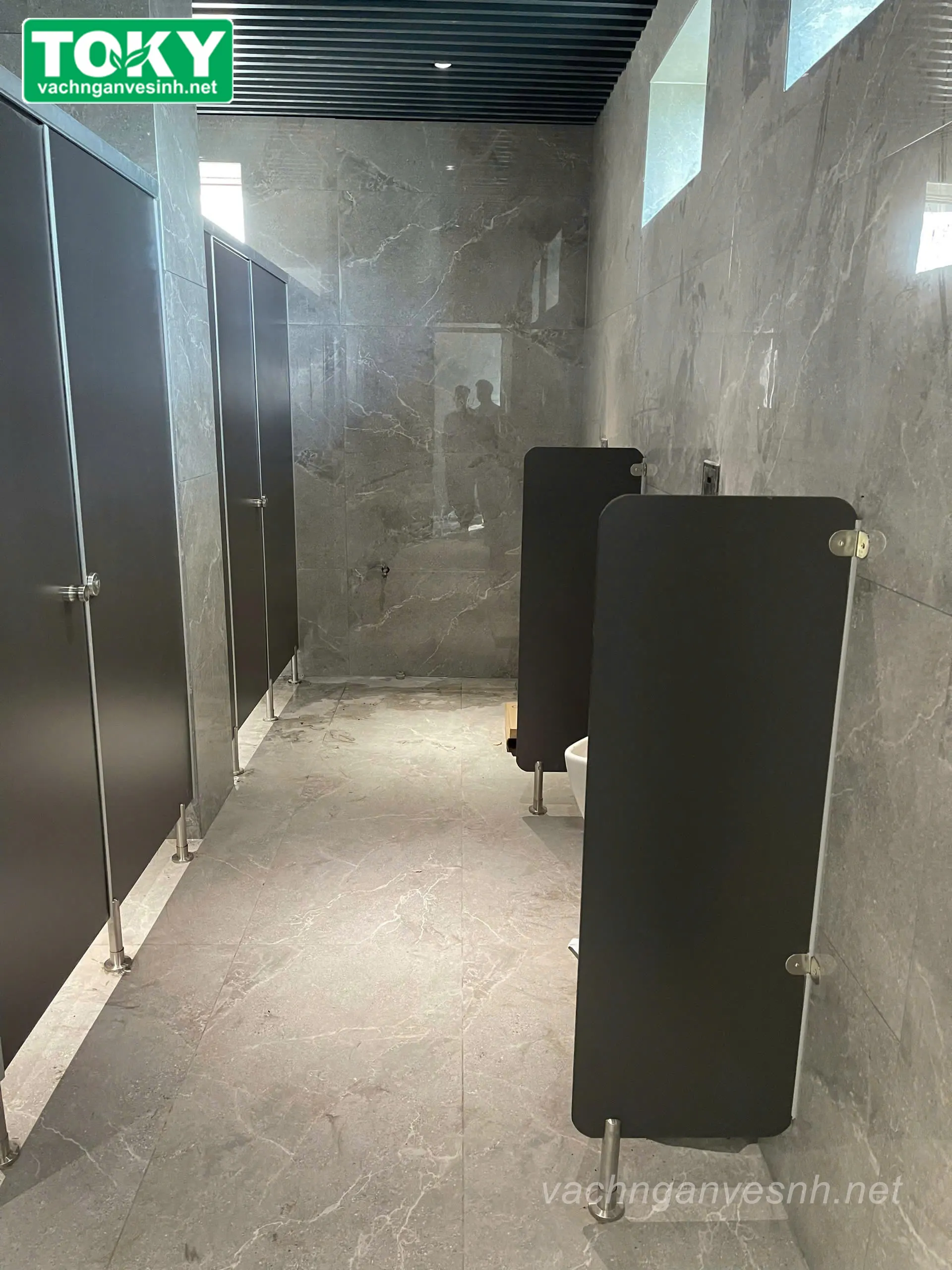 Thầu thi công vách ngăn vệ sinh compact Phường Kim Liên - Giá rẻ tận Xưởng