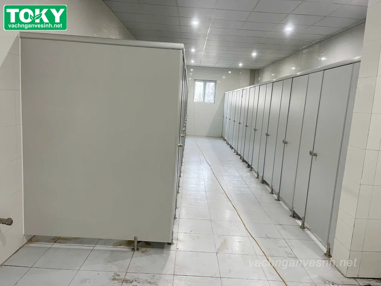 Thầu thi công vách ngăn vệ sinh compact Phường Kim Liên - Giá rẻ tận Xưởng