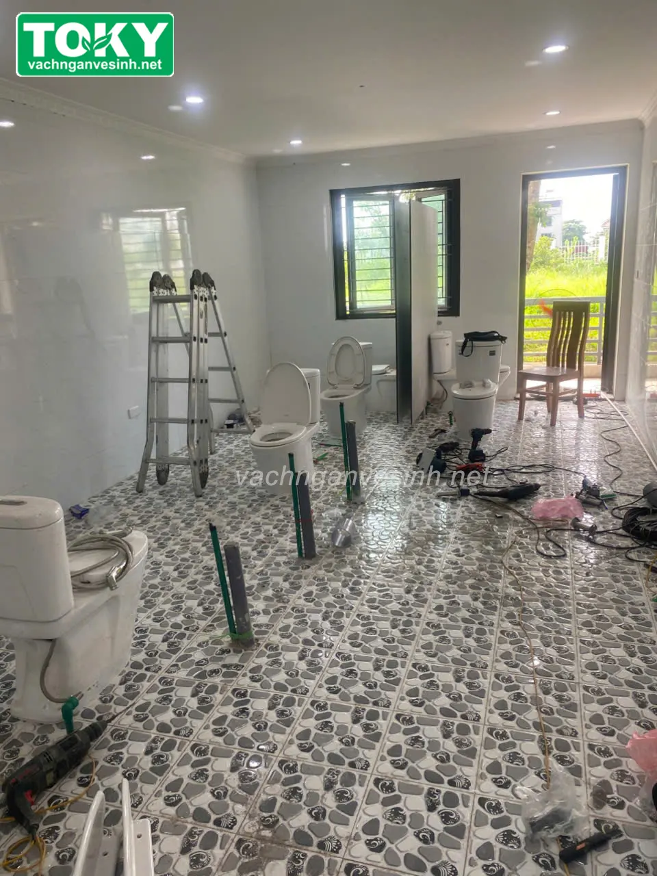 Thi công vách ngăn vệ sinh Nhà điều hành Công ty nhiệt điện An Khánh