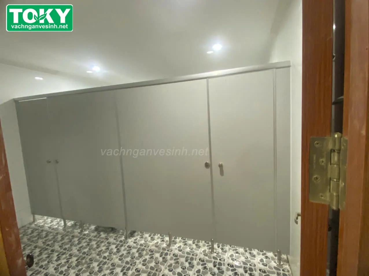 Thi công vách ngăn vệ sinh Nhà điều hành Công ty nhiệt điện An Khánh
