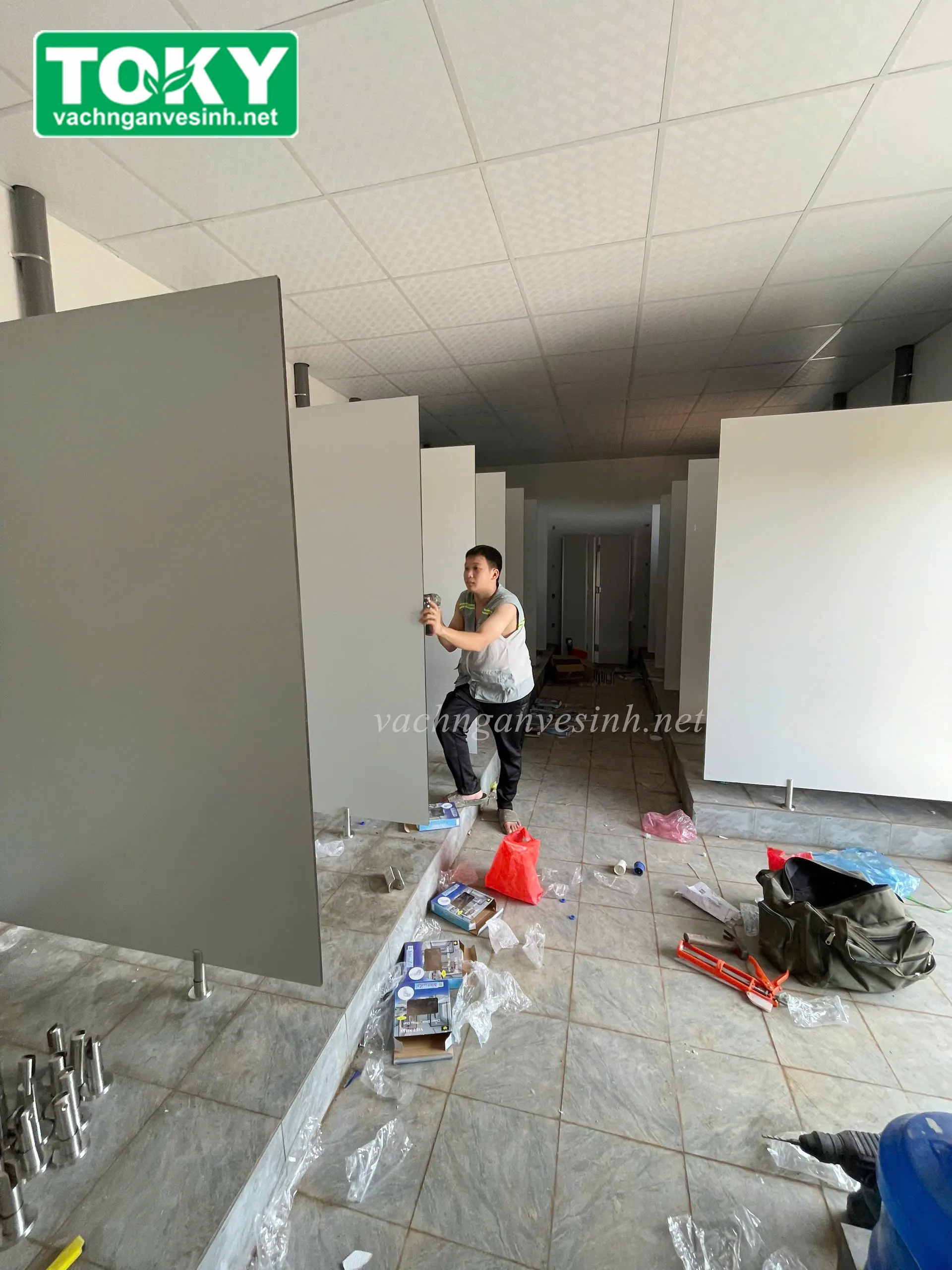 Toky hoàn thiện 300m2 vách ngăn vệ sinh cho nhà máy Plywood - Phú Thọ