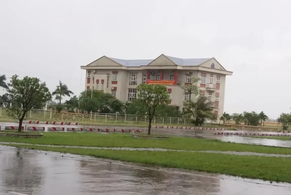 TOKY hoàn thiện vách ngăn vệ sinh Công ty Đóng tàu Thịnh Long