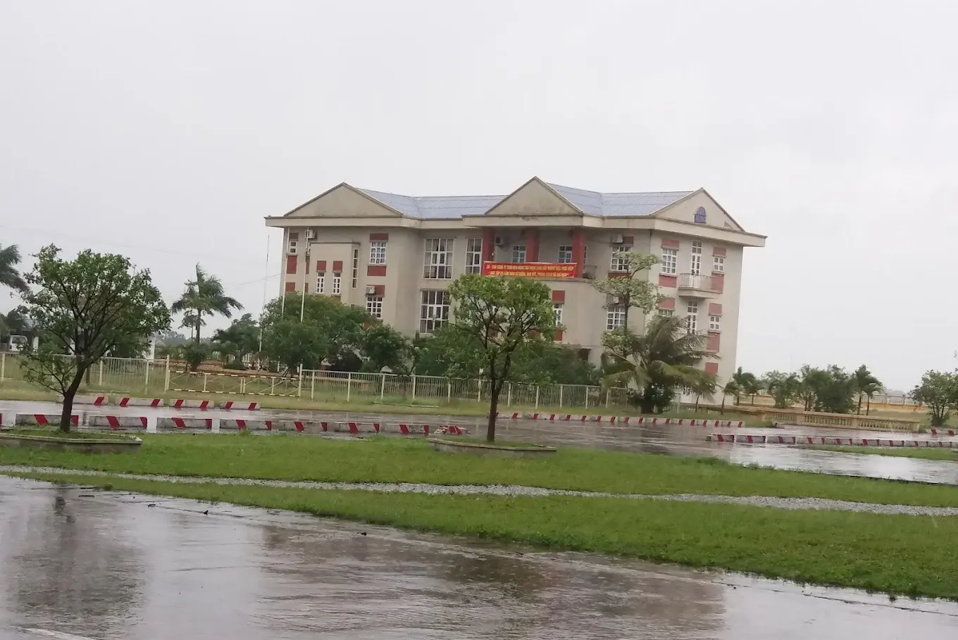 TOKY hoàn thiện vách ngăn vệ sinh Công ty Đóng tàu Thịnh Long