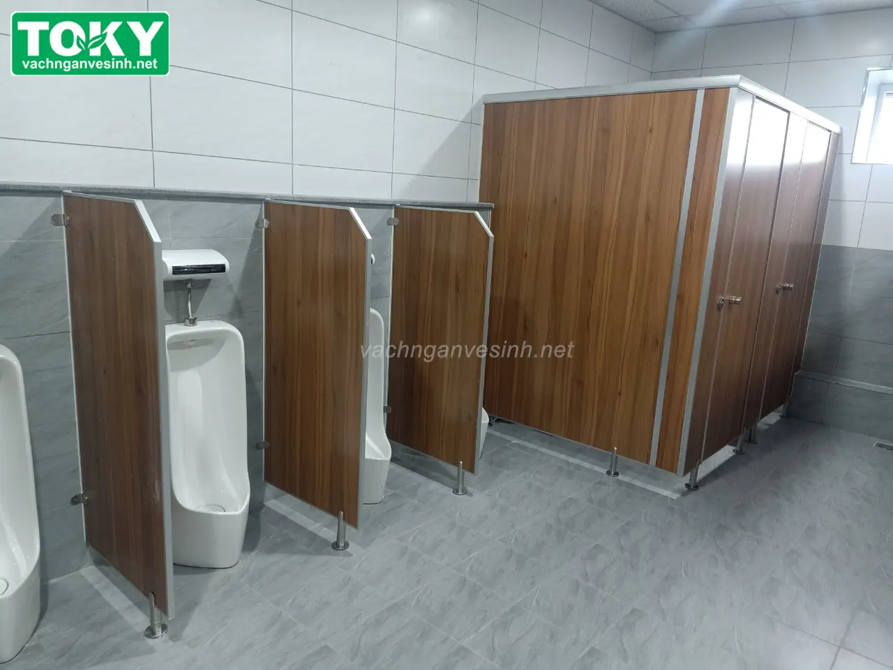 Vách ngăn tiểu nam giá rẻ | Thi công và sản xuất trực tiếp bởi TOKY