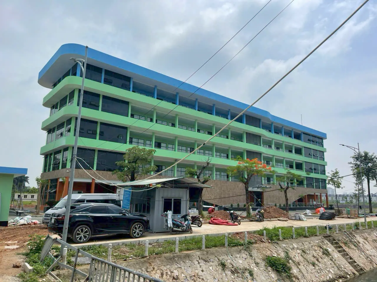 200m2 vách ngăn vệ sinh cho khu Giảng đường A1 - ĐH Mỏ Địa Chất