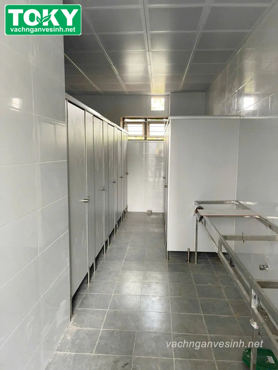 200m2 vách ngăn vệ sinh cho khu Giảng đường A1 - ĐH Mỏ Địa Chất