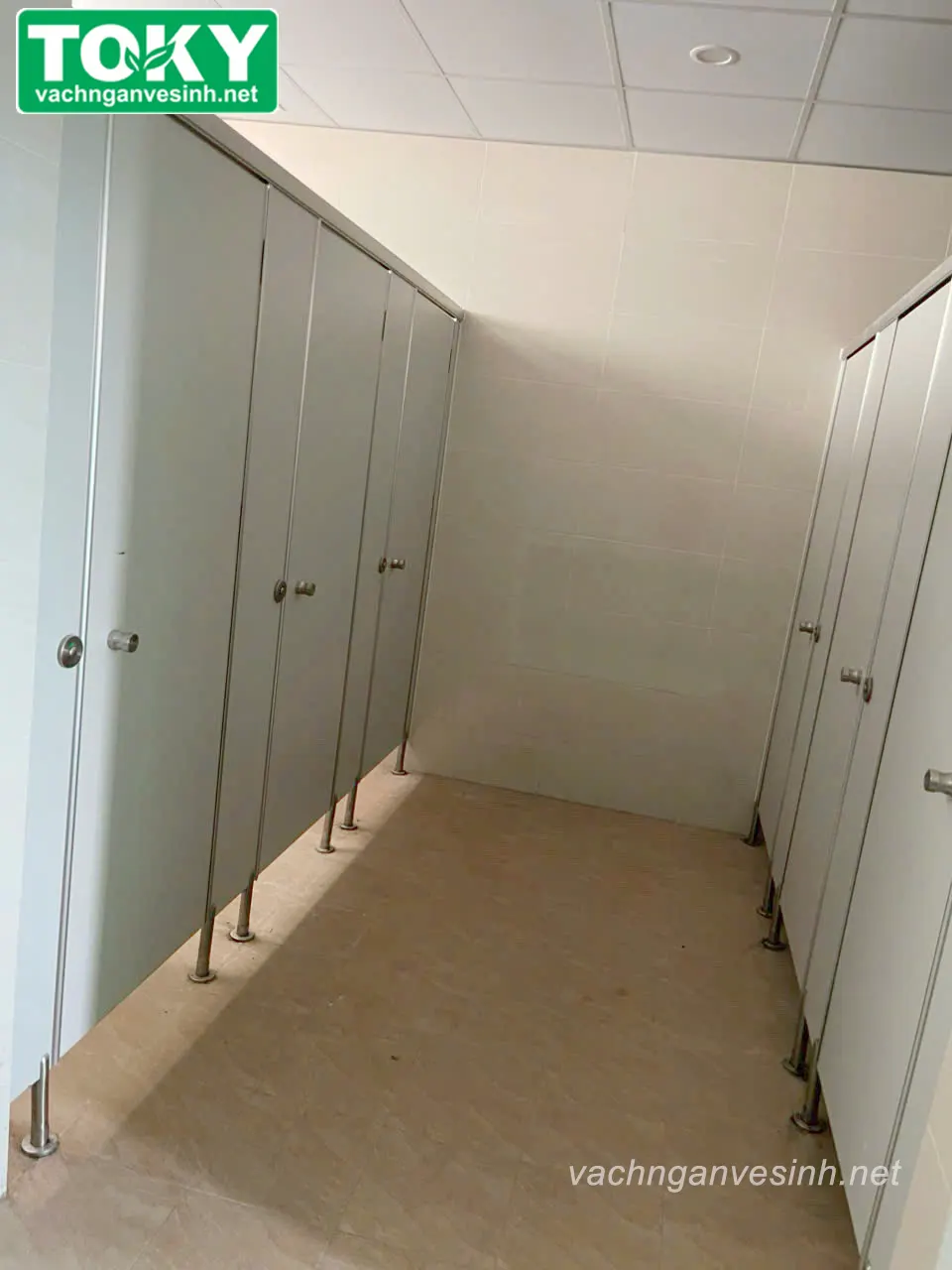 200m2 vách ngăn vệ sinh cho khu Giảng đường A1 - ĐH Mỏ Địa Chất
