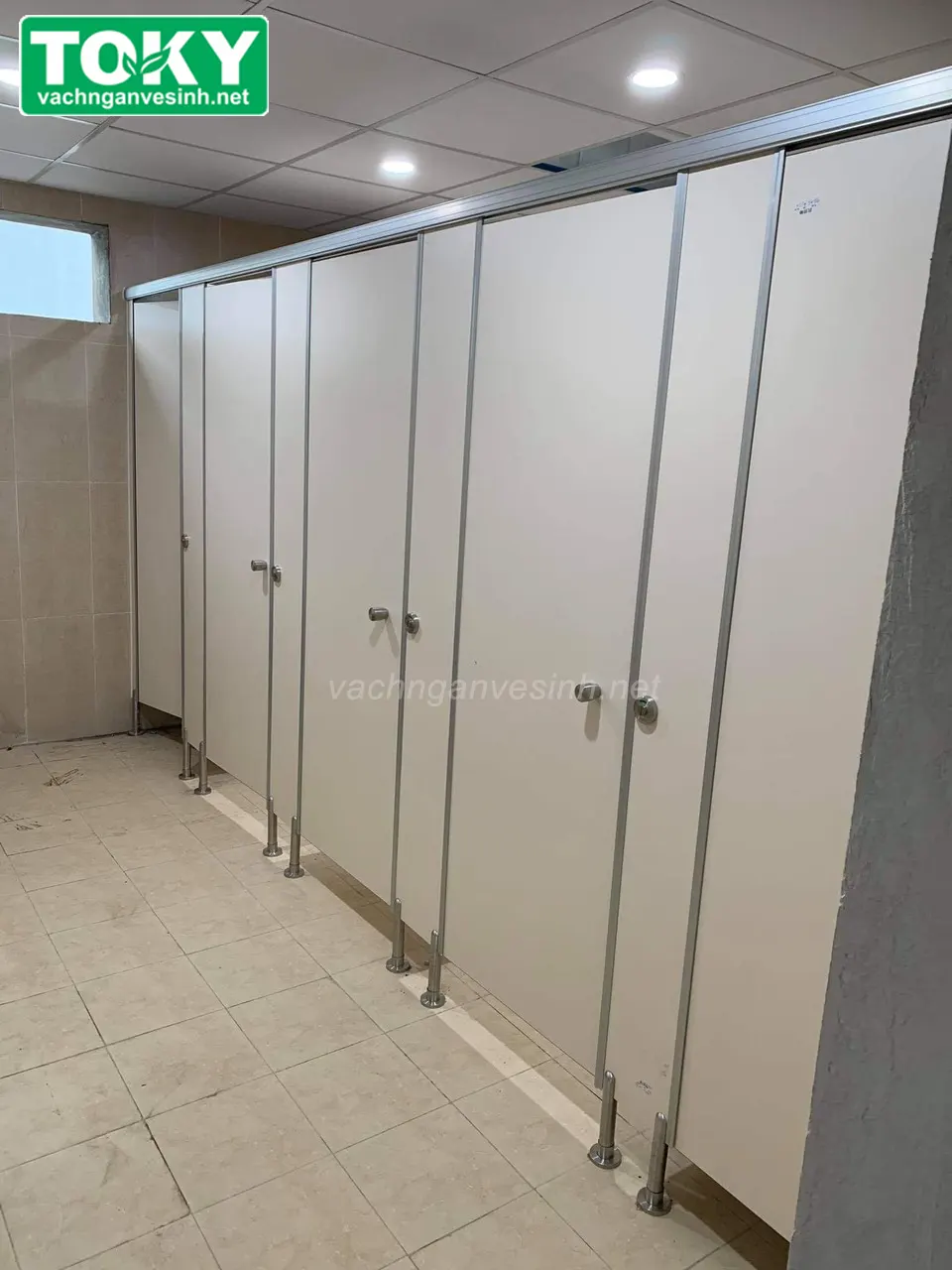 Vách ngăn vệ sinh cho phường Lĩnh Nam – Thi công trọn gói giá tốt
