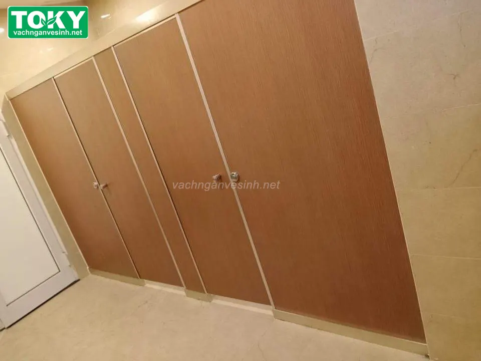Vách ngăn vệ sinh cho phường Lĩnh Nam – Thi công trọn gói giá tốt