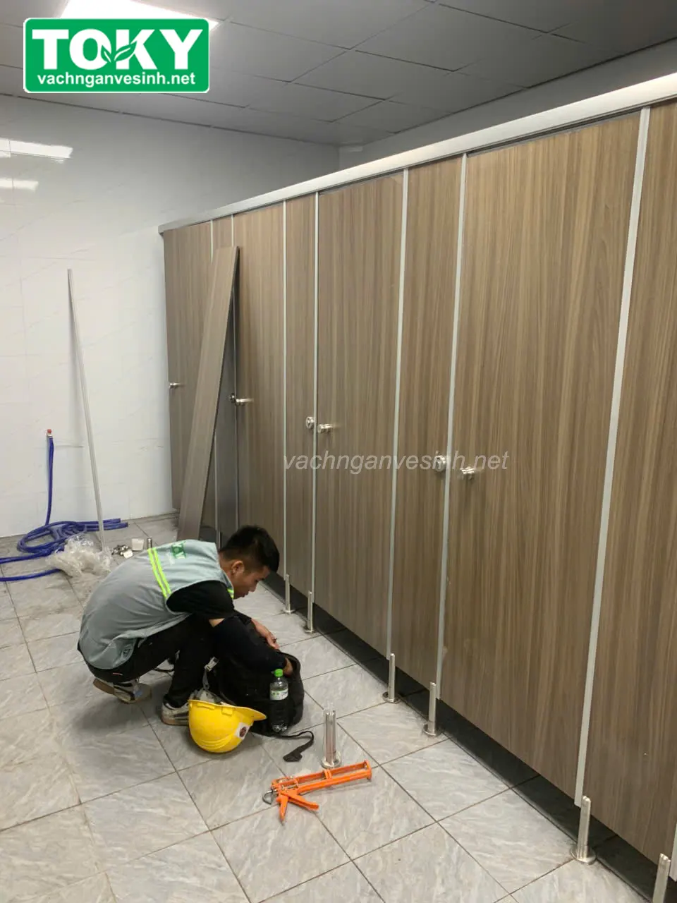 Vách ngăn vệ sinh Phường Long Biên: Giá rẻ – Chất lượng – Lắp đặt tận nơi
