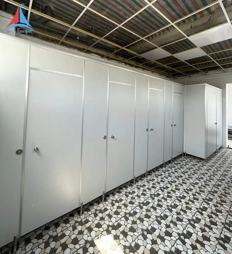 Vách ngăn vệ sinh tại An Giang | Thi công compact HPL trọn gói