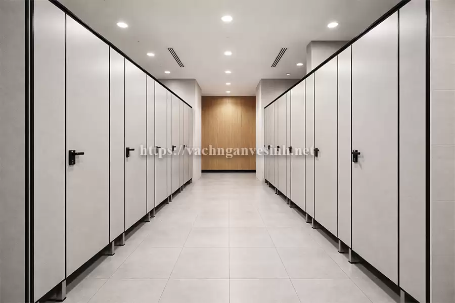 Sự cố 5: Khóa vách ngăn vệ sinh Compact bị kẹt hoặc hỏng