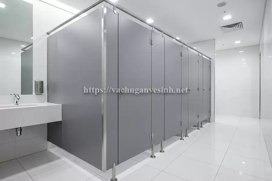 Giải pháp vách ngăn vệ sinh compact HPL tối ưu cho bệnh viện