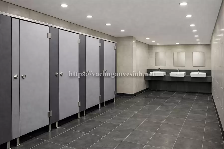 Độ bền thực tế của vách ngăn vệ sinh compact HPL là bao nhiêu năm?