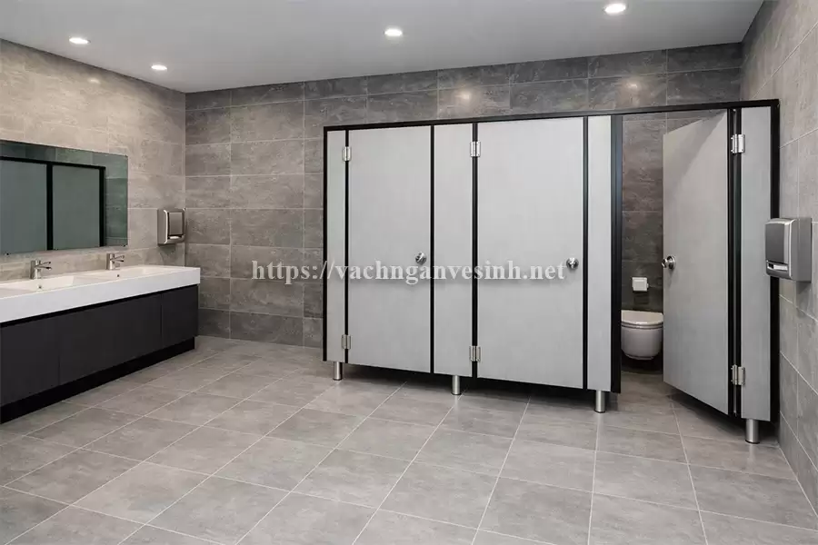 Đặc tính chống cháy và chịu nhiệt vượt trội của vách ngăn bảo vệ sinh compact HPL
