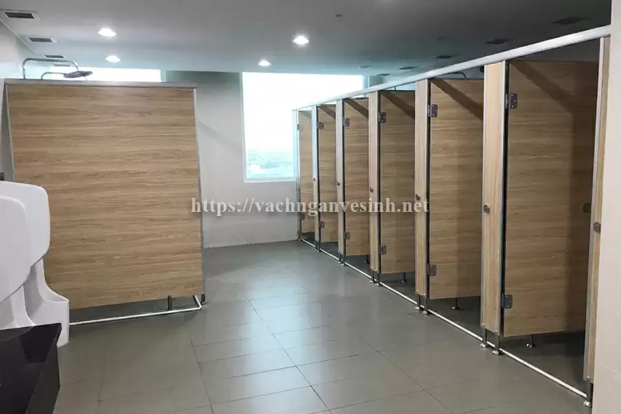 So sánh vách ngăn vệ sinh compact 18mm và 12mm