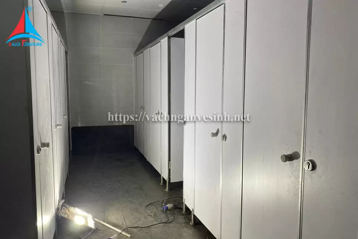 Thi công 150m2 vách ngăn vệ sinh tại công ty linh kiện điện tử Molex