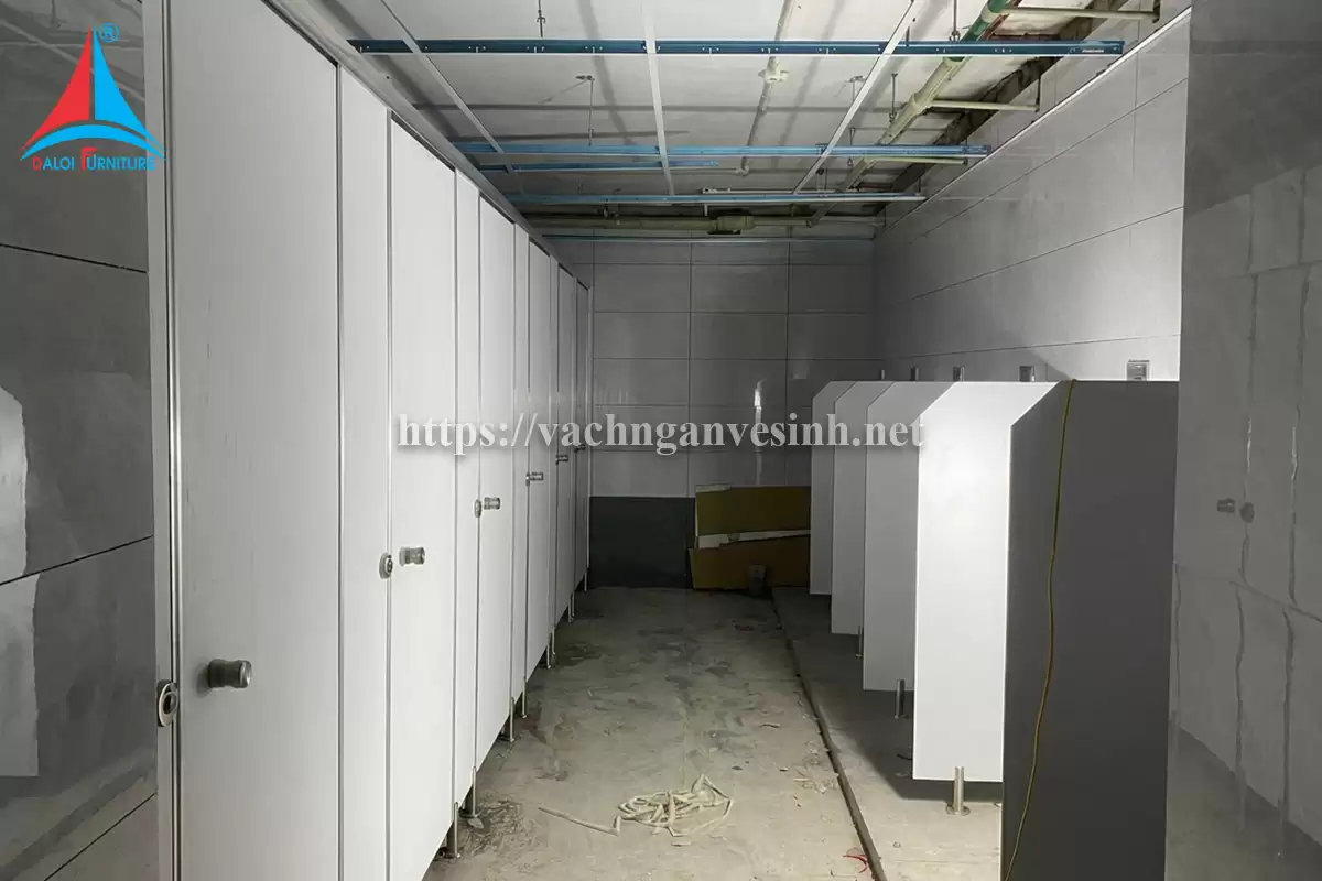Thi công 150m2 vách ngăn vệ sinh tại công ty linh kiện điện tử Molex