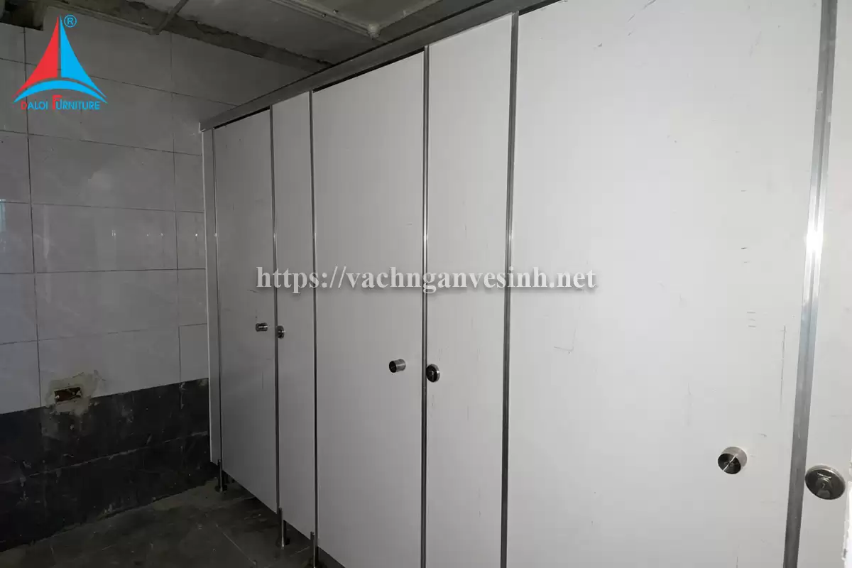 Thi công 150m2 vách ngăn vệ sinh tại công ty linh kiện điện tử Molex