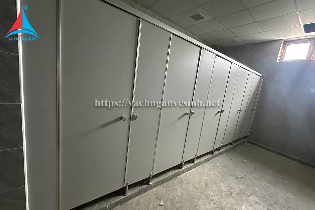Đa Lợi thi công 1300m2 vách ngăn vệ sinh Compact tại KCN Bắc Tiền Phong - Quảng Ninh