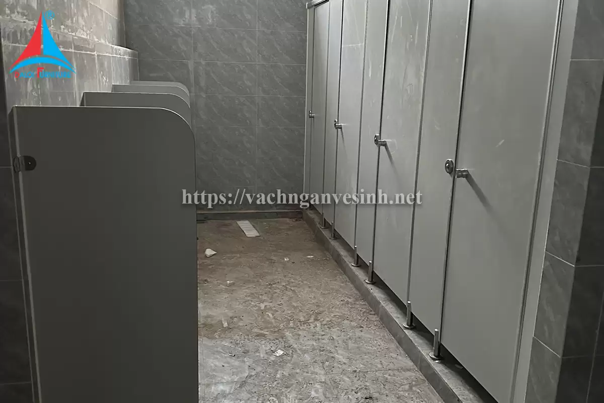 Đa Lợi thi công 1300m2 vách ngăn vệ sinh Compact tại KCN Bắc Tiền Phong - Quảng Ninh