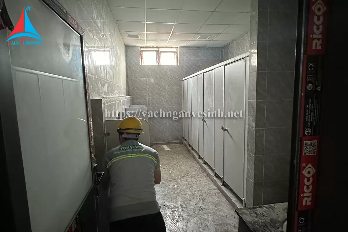 Đa Lợi thi công 1300m2 vách ngăn vệ sinh Compact tại KCN Bắc Tiền Phong - Quảng Ninh