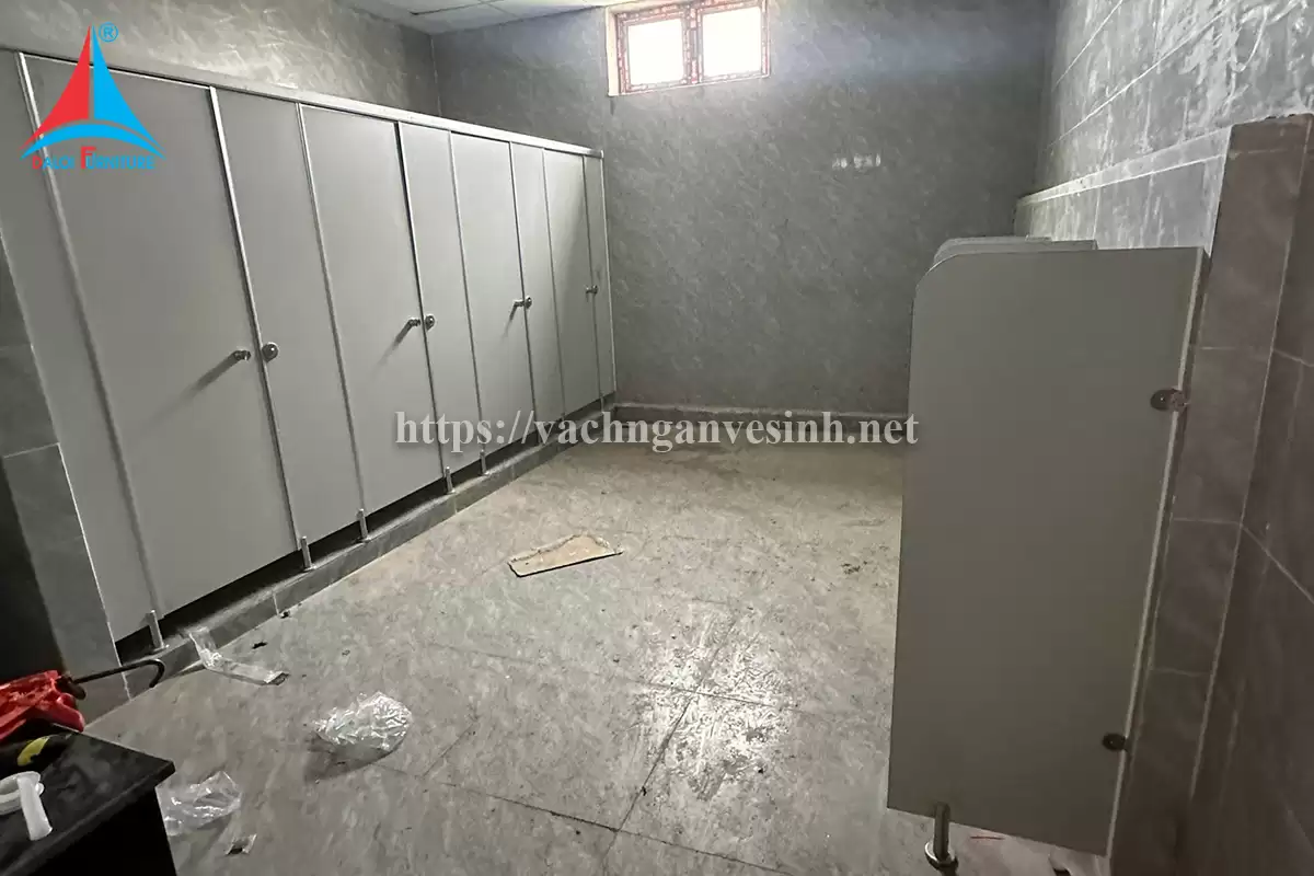 Đa Lợi thi công 1300m2 vách ngăn vệ sinh Compact tại KCN Bắc Tiền Phong - Quảng Ninh