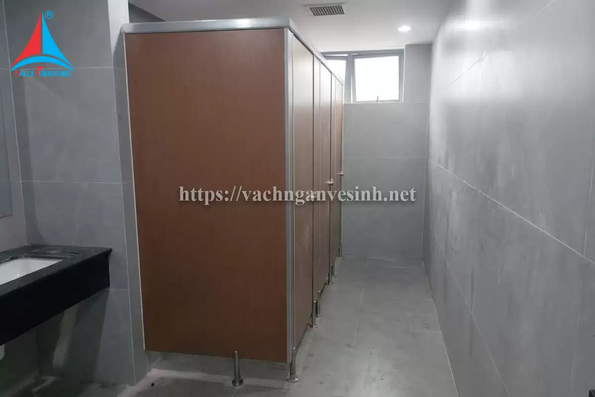 Đa Lợi thi công 180m2 vách ngăn vệ sinh tại tổng cục đường bộ Việt Nam