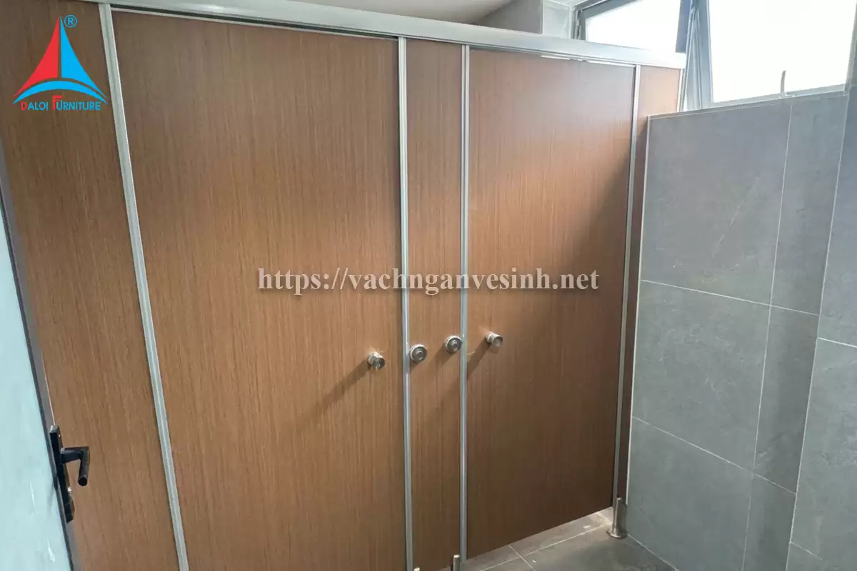 Đa Lợi thi công 180m2 vách ngăn vệ sinh tại tổng cục đường bộ Việt Nam