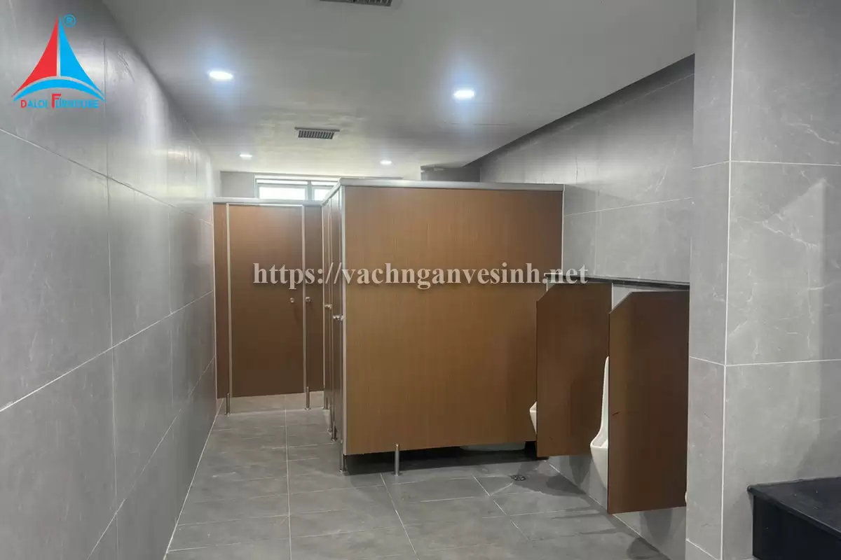 Đa Lợi thi công 180m2 vách ngăn vệ sinh tại tổng cục đường bộ Việt Nam