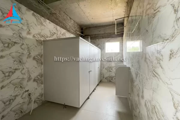 Thi công 130m2 vách ngăn vệ sinh tại nhà máy nhôm Trường Thành