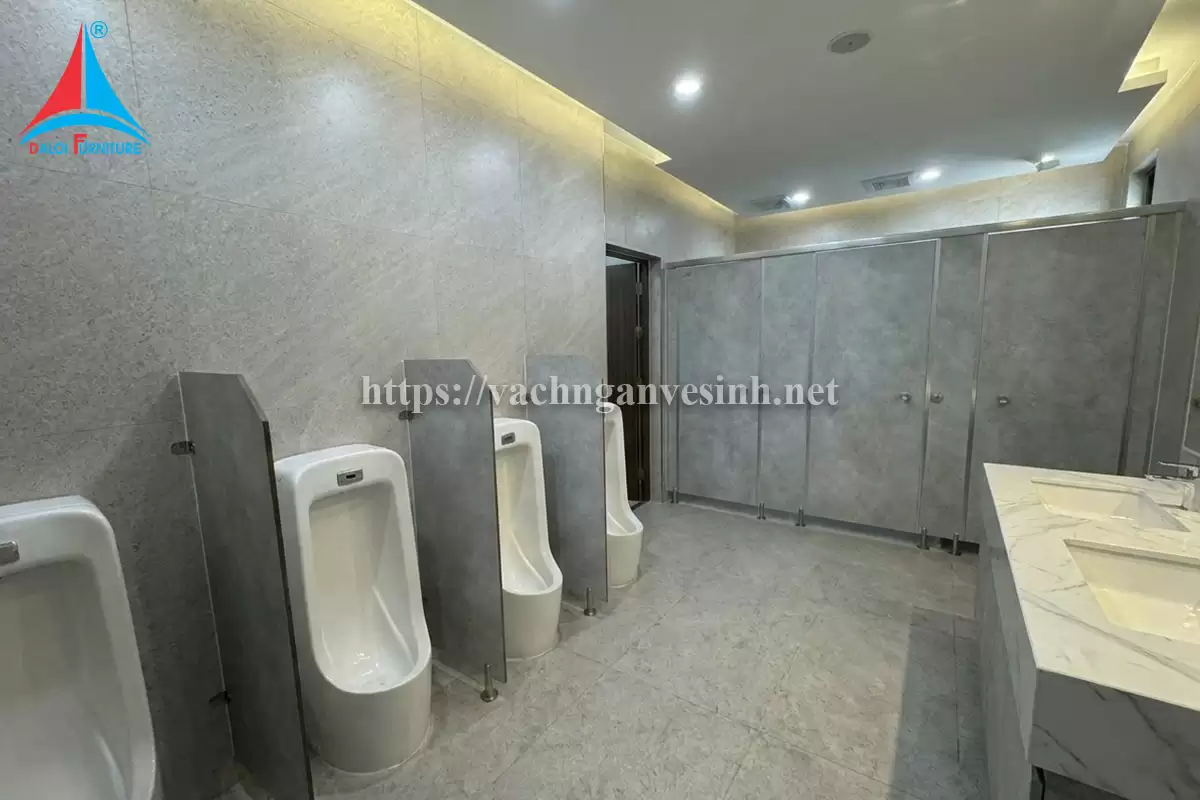 Thi công 220m2 vách ngăn vệ sinh tại tòa nhà 54 Lê Văn Lương