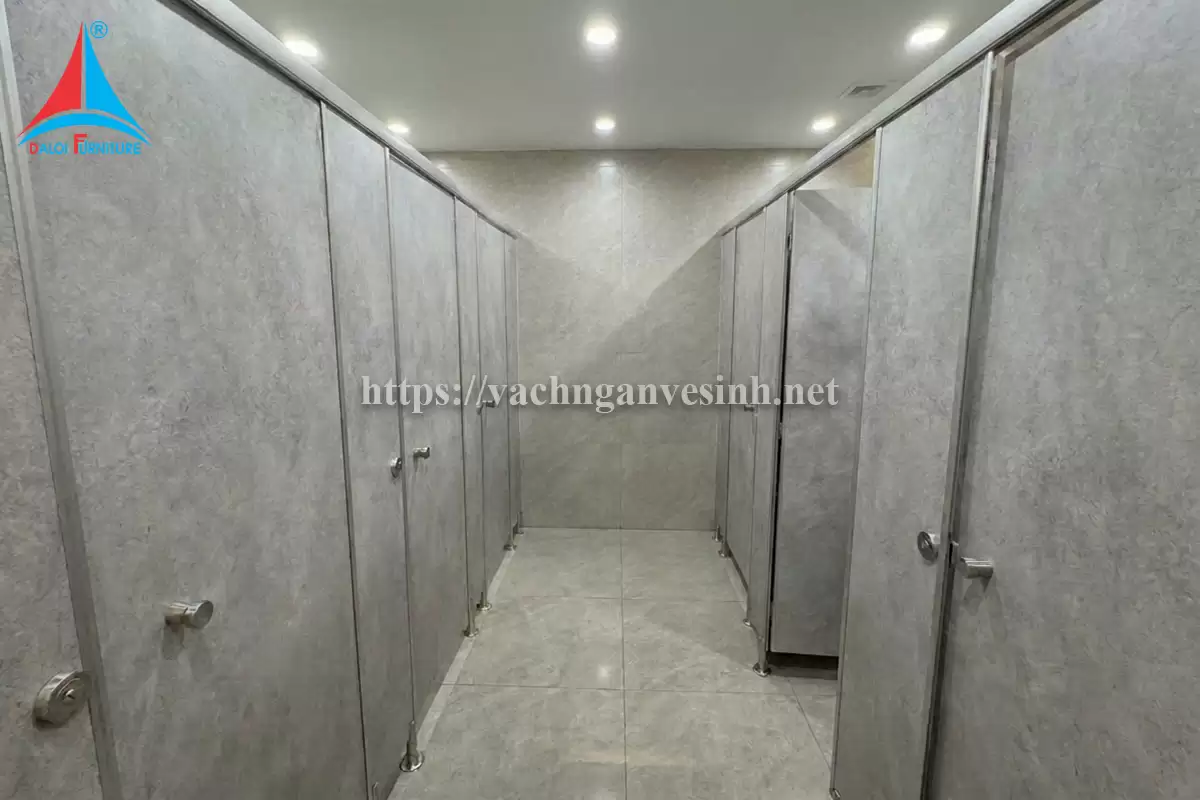 Thi công 220m2 vách ngăn vệ sinh tại tòa nhà 54 Lê Văn Lương