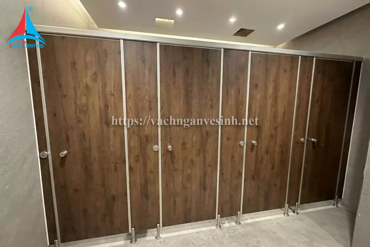 Thi công 220m2 vách ngăn vệ sinh tại tòa nhà 54 Lê Văn Lương