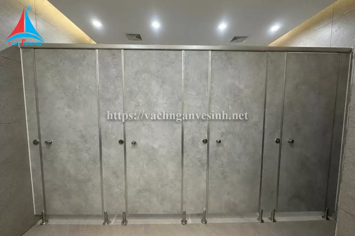 Thi công 220m2 vách ngăn vệ sinh tại tòa nhà 54 Lê Văn Lương