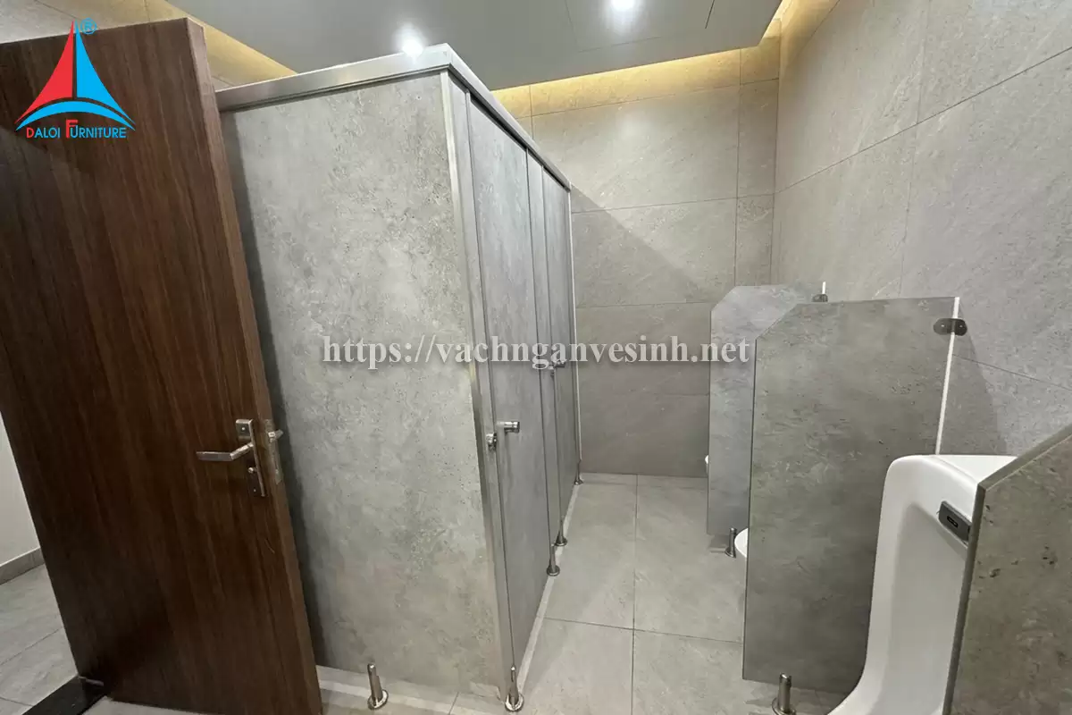 Thi công 220m2 vách ngăn vệ sinh tại tòa nhà 54 Lê Văn Lương