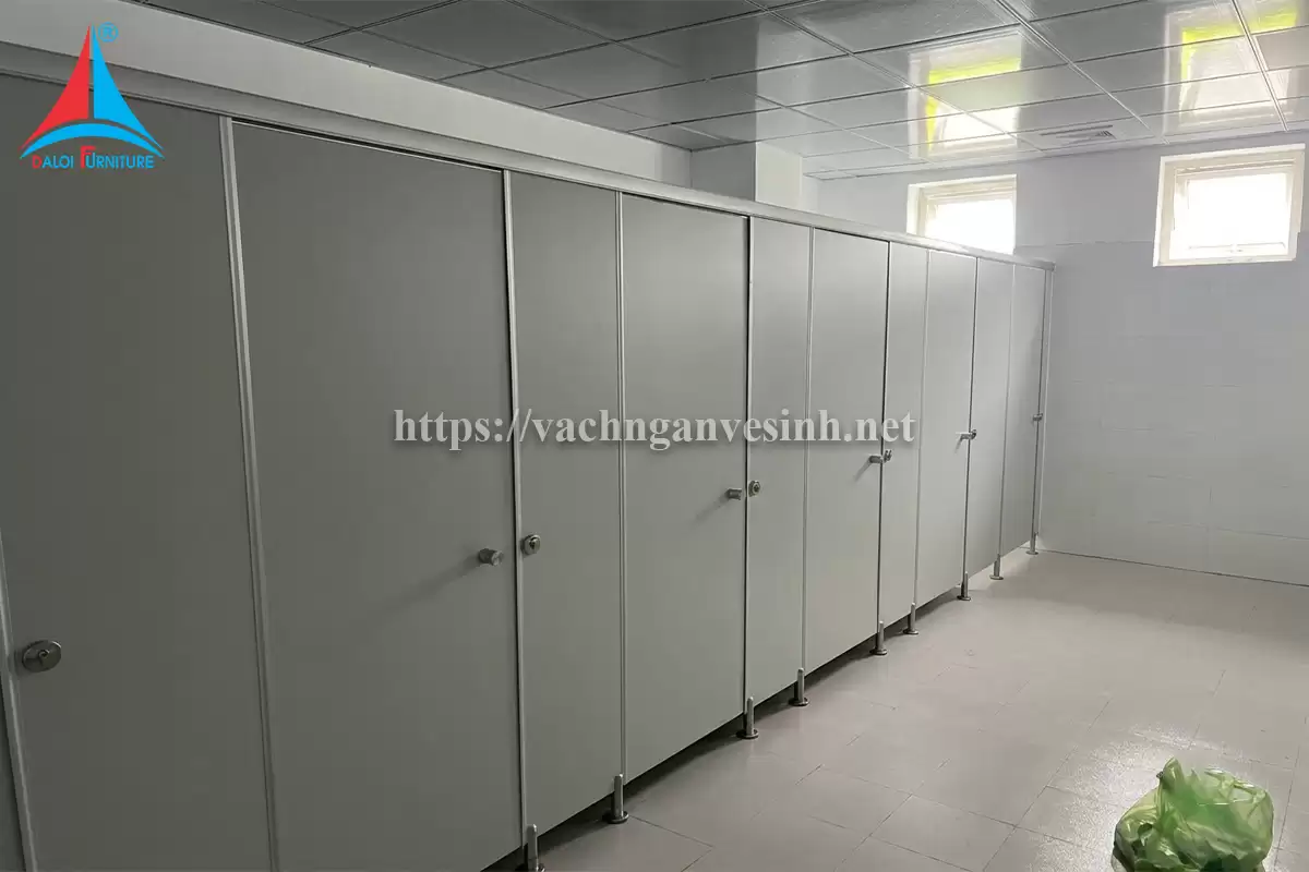 Đa Lợi thi công 230m2 vách ngăn vệ sinh tại trường cao đẳng CIC Quảng Ninh