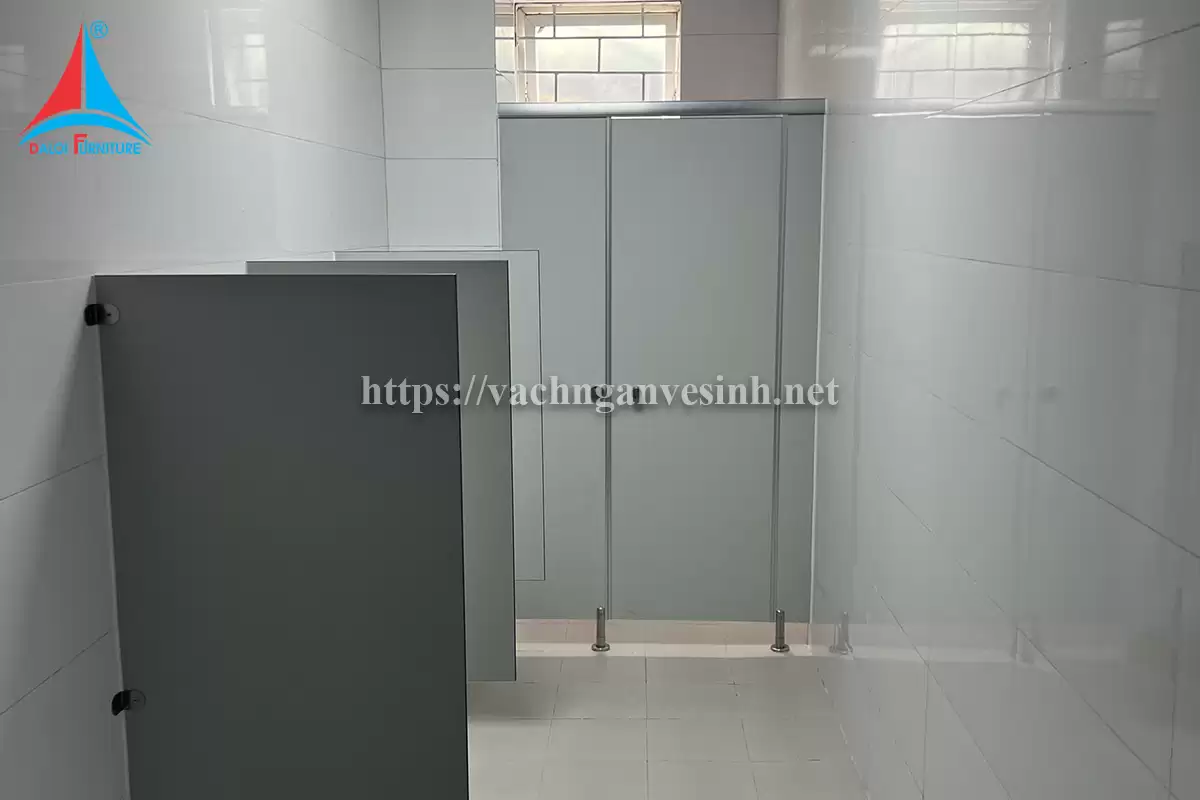 Đa Lợi thi công 230m2 vách ngăn vệ sinh tại trường cao đẳng CIC Quảng Ninh